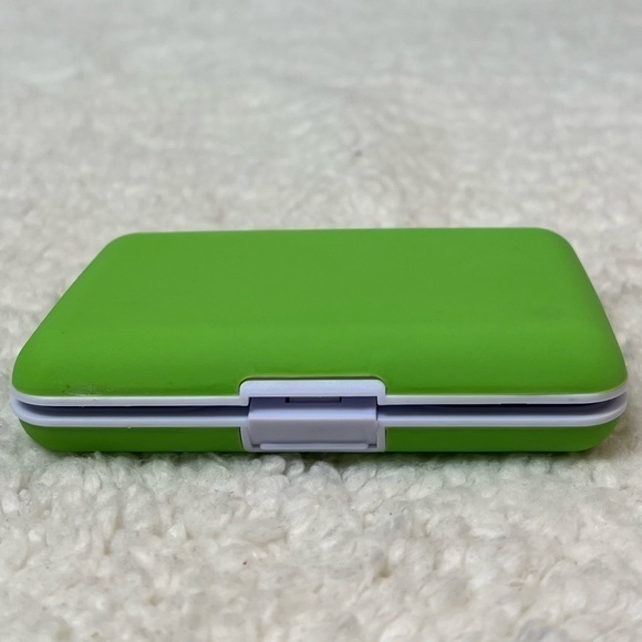 Kikkerland Silicone Credit Card ID Case - Picture 3 of 5